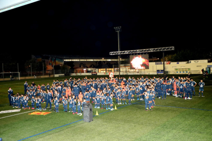 La Escola de Futbol Mig Segrià presenta a sus 218 jugadores repartidos en 16 equipos 