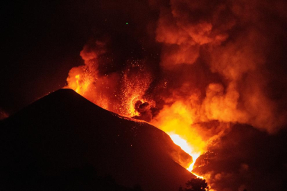 El volcán, con una nueva boca y ya ha destruido más de 1.500 inmuebles