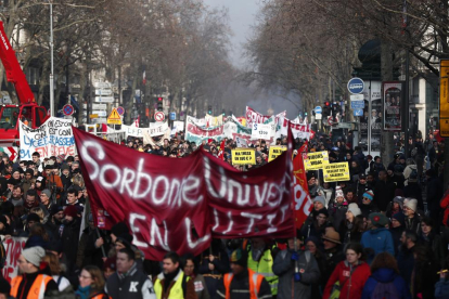 Imatge de la manifestació celebrada ahir pels carrers de París.