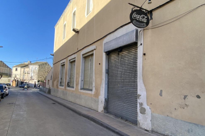 El bar Centre de Maldà, que ahir va poder reobrir les portes després de més d’un mes tancat.