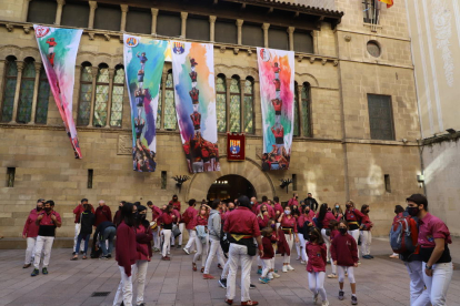 Actuació simbòlica dels Castellers de Lleida, ahir.