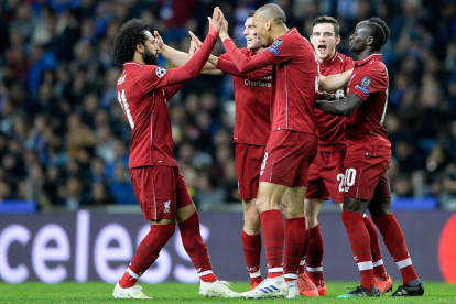Los jugadores del Liverpool celebran uno de los goles en Oporto.