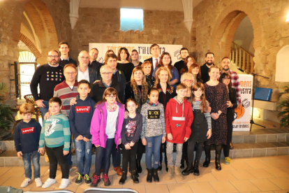 Autoridades, jurado, la ganadora y los premios infantiles, ayer en la sala Sant Joan de Térmens.