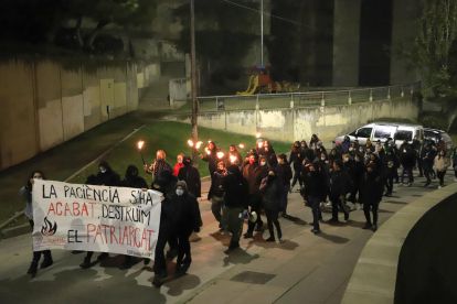 Marcha nocturna ayer convocada por la Coordinadora 8M de Lleida en el marco del Día Internacional contra la violencia machista. 