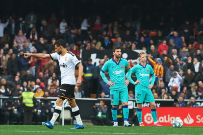 Messi y De Jong muestran su abatimiento tras el 2-0.