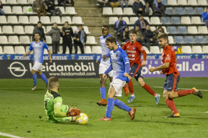 Cano va tenir una ocasió molt clara per empatar abans del gol d’Adri León.