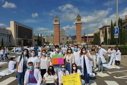 Imatge d’alguns dels residents de l’hospital Arnau de Vilanova a la protesta d’ahir a Barcelona.