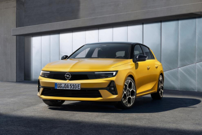 Dotat d'un disseny audaç en el qual destaca el nou frontal Opel Vizor, a partir d'aquest mes ja es pot demanar el model amb carrosseria de 5 portes.