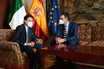 Conte y Sánchez, durante su encuentro ayer en Palma.