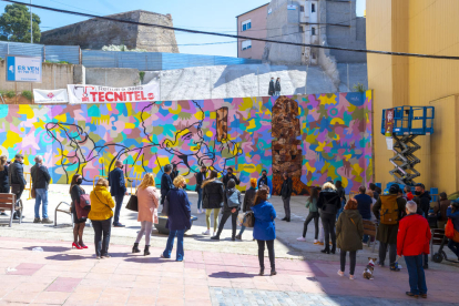 Uno de los murales de gran formato que se han hecho durante el festival Lleida_potFest situado en la calle Cavallers. 