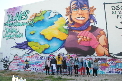 El Palau inauguró ayer su mural dedicado a sus mujeres trabajadoras. 