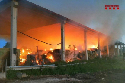 Incendi en un paller en una granja d'Alguaire