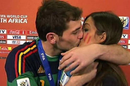 El famós petó que va delatar el seu amor en el Mundial del 2010