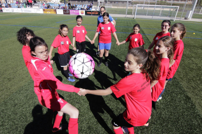 Algunas de las jugadoras que participaron ayer en la Jornada de Futbol Femení organizada por la FCF.