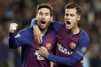 Coutinho, celebrando un gol esta temporada con Leo Messi.