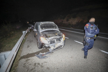 Este vehículo chocó con un jabalí la noche del jueves en Balaguer. 
