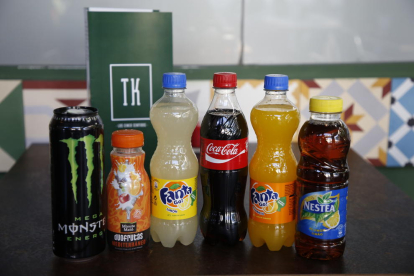 Algunas de las bebidas azucaradas gravadas con el nuevo impuesto.