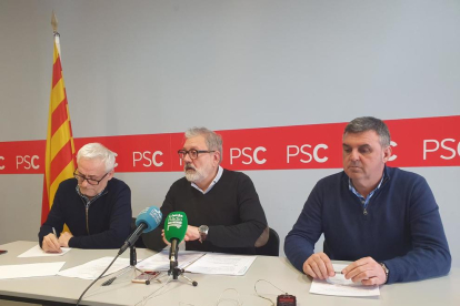 Jaume Sellés, Fèlix Larrosa i Joan Queralt, ahir al PSC.