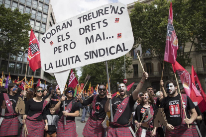 Un grup de manifestants que va participar en la reivindicació pel Primer de Maig ahir a Barcelona.