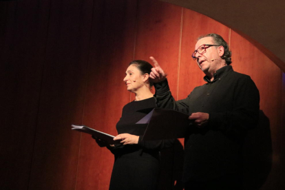 Los actores Isabelle Bres y Ferran Lahoz interpretaron textos de escritores que vivieron la barbarie nazi.