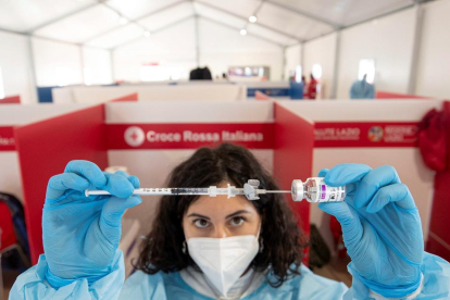 Itàlia suspèn temporalment la vacunació amb un lot de AstraZeneca