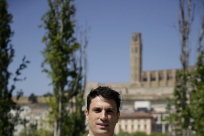Pérez, a Lleida amb la Seu Vella al fons.