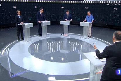 Pablo Casado, Pedro Sánchez, Albert Rivera y Pablo Iglesias durante el debate que emitió anoche TVE. 