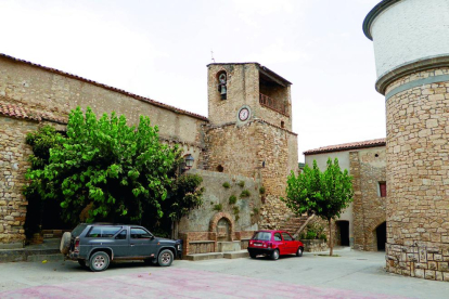 Plaza de la Església en el centro histórico de Llimiana.