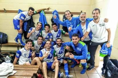 Los jugadores del ICG festejaron en el vestuario la gran victoria lograda en Girona.