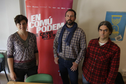Sara Vilà, Jaume Moya i Sergi Talamonte ahir a la seu d’ICV.