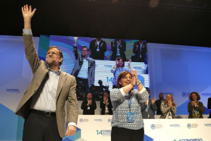 Rajoy y la presidenta del PP en Valencia, Isabel Bonig. 