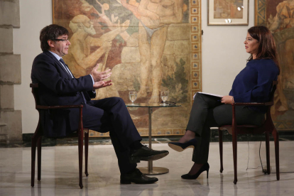 El president Carles Puigdemont, durant l’entrevista a la cadena Al Jazeera.