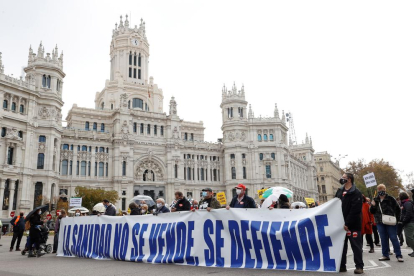 Manifestació en defensa de la sanitat pública, ahir, al centre de Madrid.