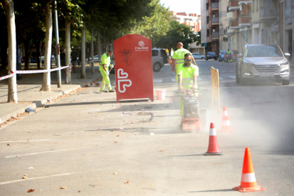 Millora del carrer Penedès després de mesos de retard