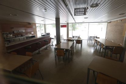 El bar del centre cívic de Balàfia està tancat des del gener.