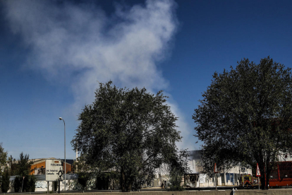 Imatge de l’incendi que va generar un núvol tòxic al polígon La Vega 2, a Fuenlabrada.