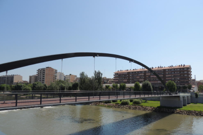 La pasarela peatonal que el ayuntamiento de Balaguer reparará.
