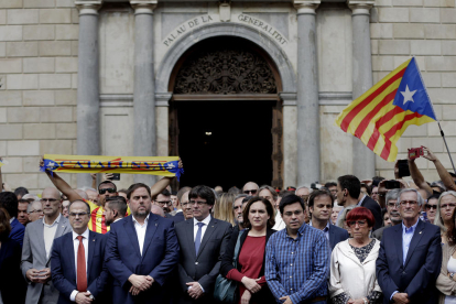 Puigdemont reclama mediació internacional i retirada d'efectius policials