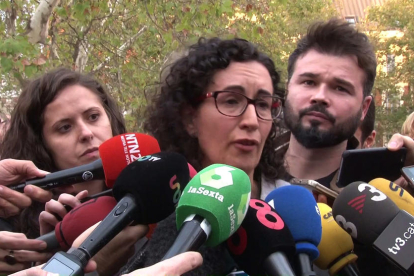Marta Rovira, entre lágrimas: “Han encarcelado a gente inocente por defender unas ideas”.