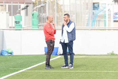 L’entrenador, Gabri, amb el president del Lleida, Jordi Esteve, durant l’entrenament d’ahir.