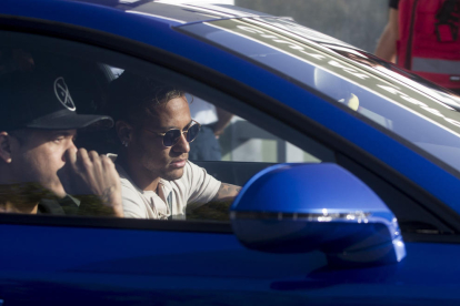 Neymar, en el momento en que llegó a las instalaciones del Barcelona para comunicar que se iba.