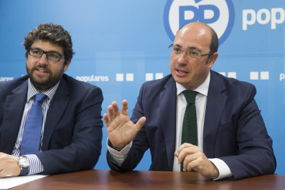El secretario de Organización del  PP en Murcia, Fernado López Miras, y Pedro Antonio Sánchez. 