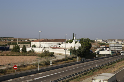 Vista general del Club Venus, situat a l’N-II, al terme municipal de Soses.