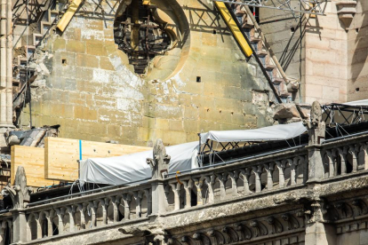 Imatge d’ahir dels treballs de consolidació a la façana de la catedral de Notre-Dame.