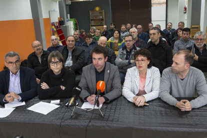 Cargos de ERC y ediles republicanos de 46 municipios, ayer en la firma del manifiesto de Montoliu.