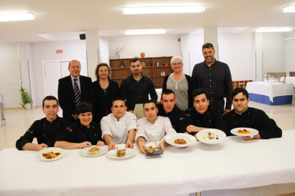 Ganadores del concurso de cocina con trucha de río en Alfarràs.