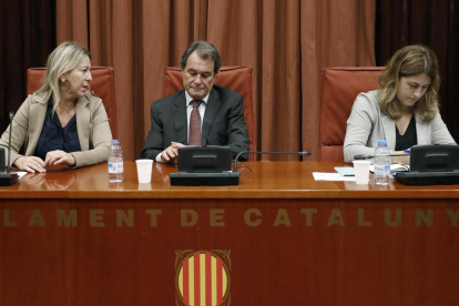 El expresident Artur Mas, entre  Marta Pascal y Neus Munté en el Comité Nacional del PDeCAT.