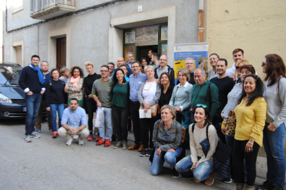 Part del grup de turistes que ahir van participar en aquesta jornada a Os de Balaguer.
