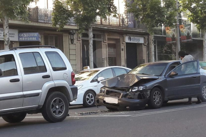 L'accident que ha tingut lloc aquest dilluns a la Rambla d'Aragó de Lleida.