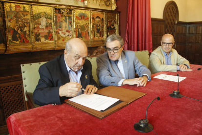 Penya Colomina y Paeria firmaron ayer el convenio.